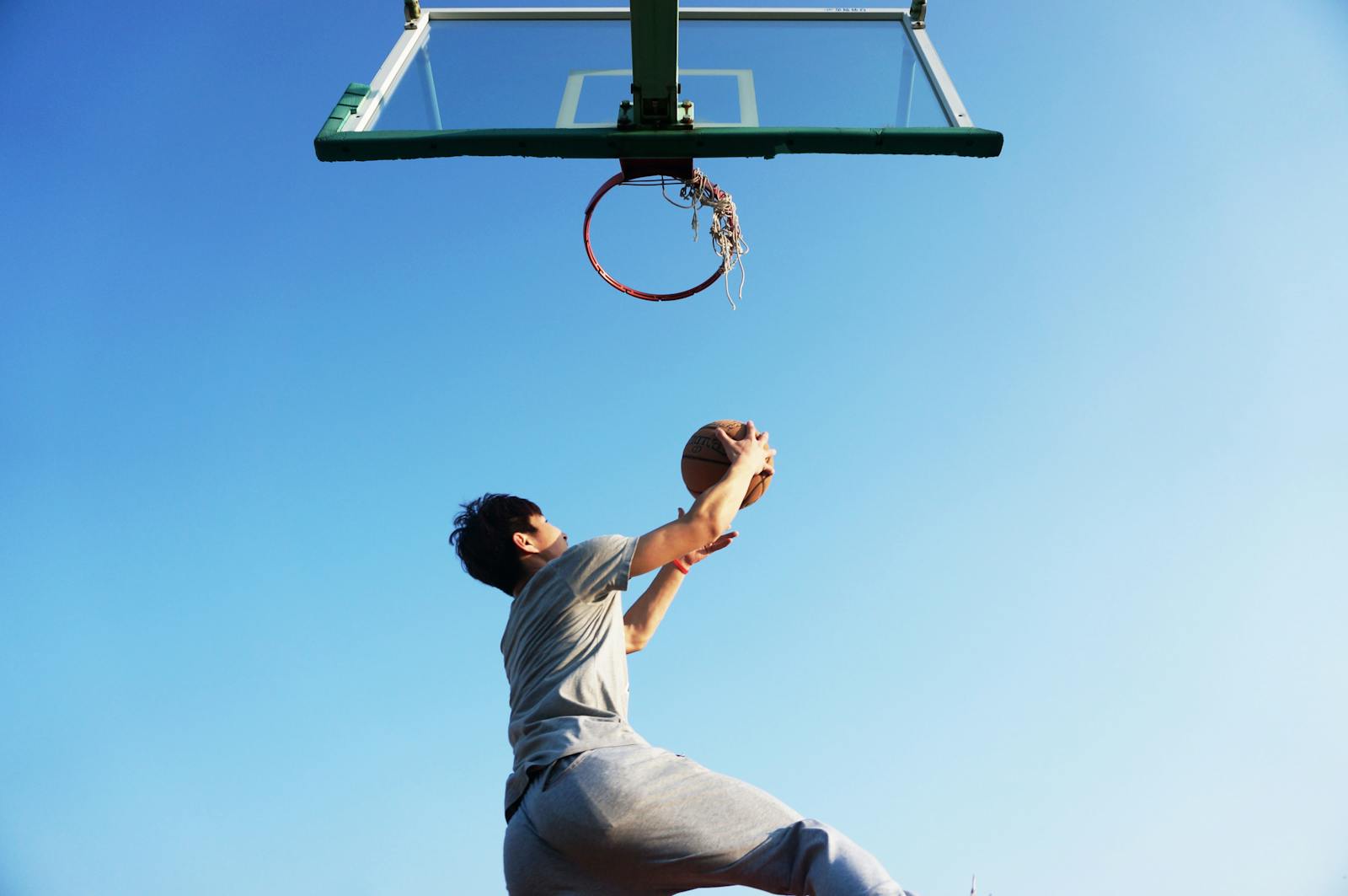 鼎天彩票 — 大乐透赛场扣篮瞬间